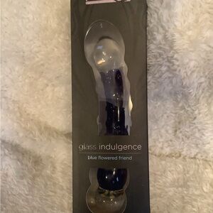 Glass Indulgence Blue Flowered Friend